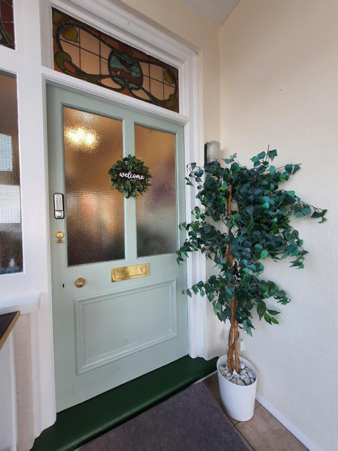 Caxton House Bed & Breakfast สเกคเนส ภายนอก รูปภาพ