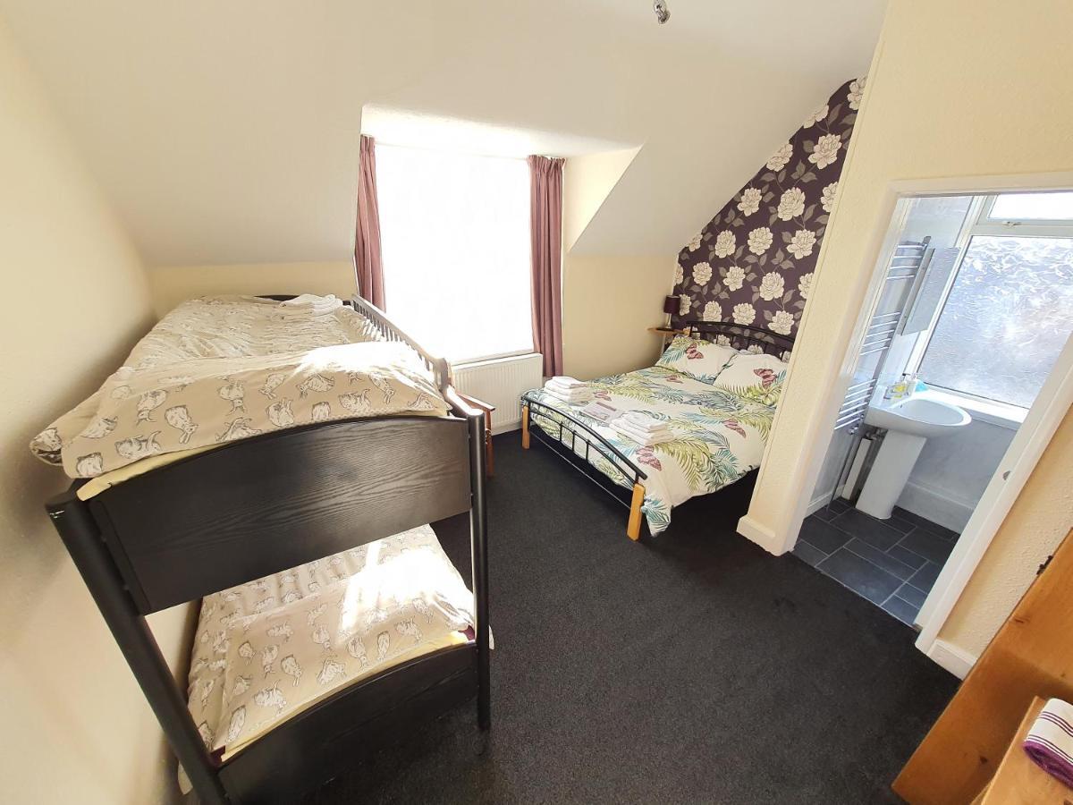 Caxton House Bed & Breakfast สเกคเนส ภายนอก รูปภาพ