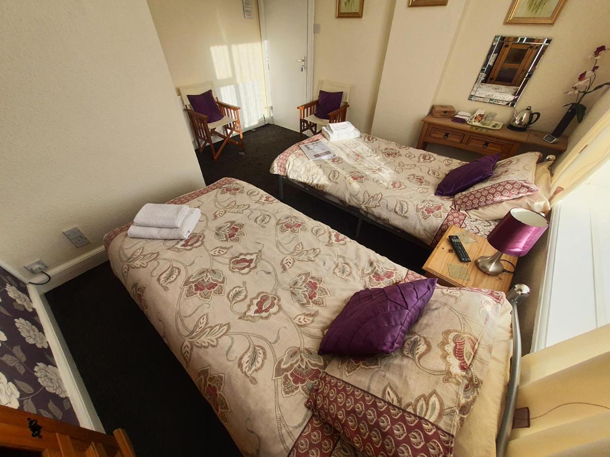Caxton House Bed & Breakfast สเกคเนส ภายนอก รูปภาพ
