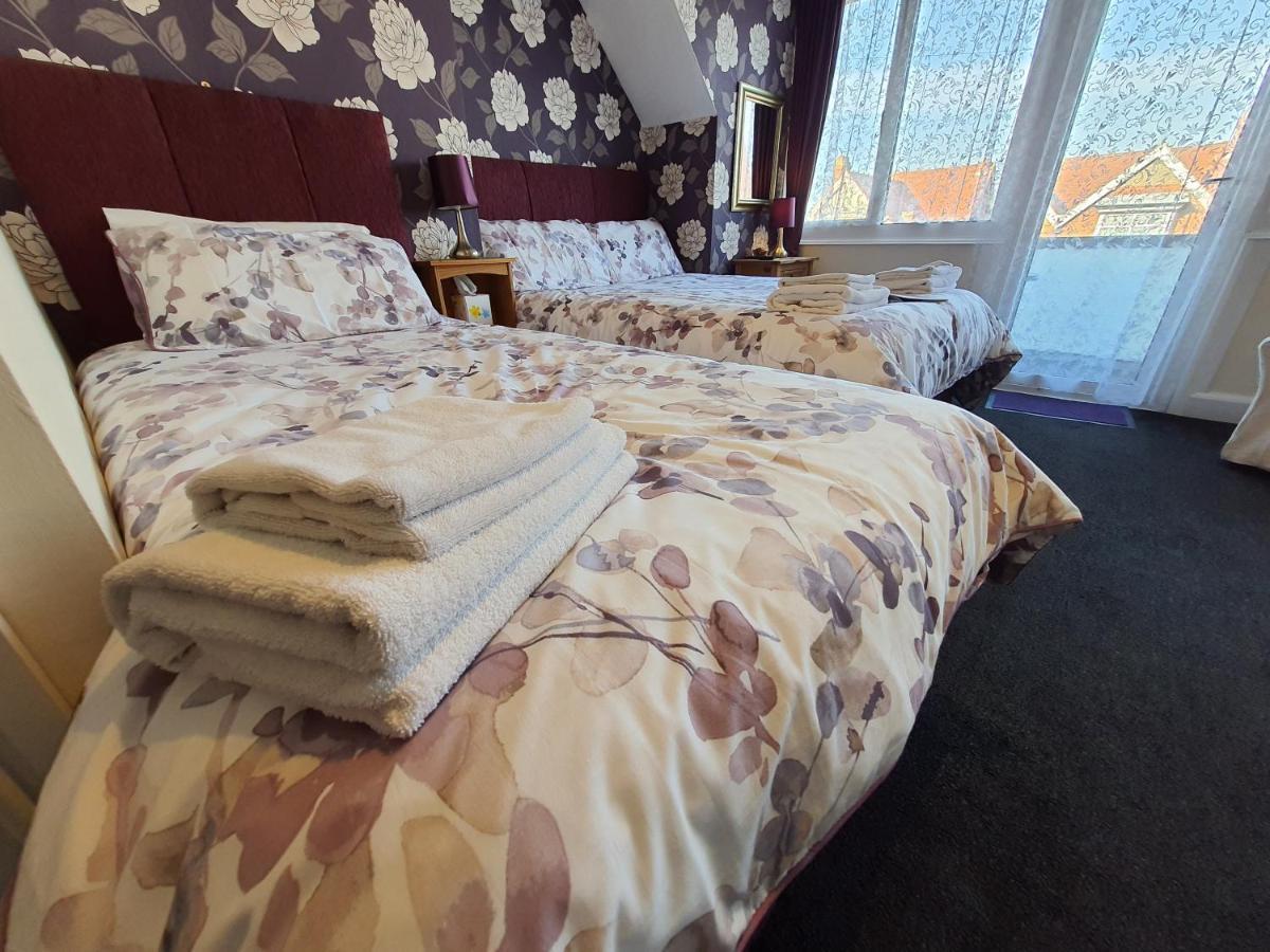 Caxton House Bed & Breakfast สเกคเนส ภายนอก รูปภาพ