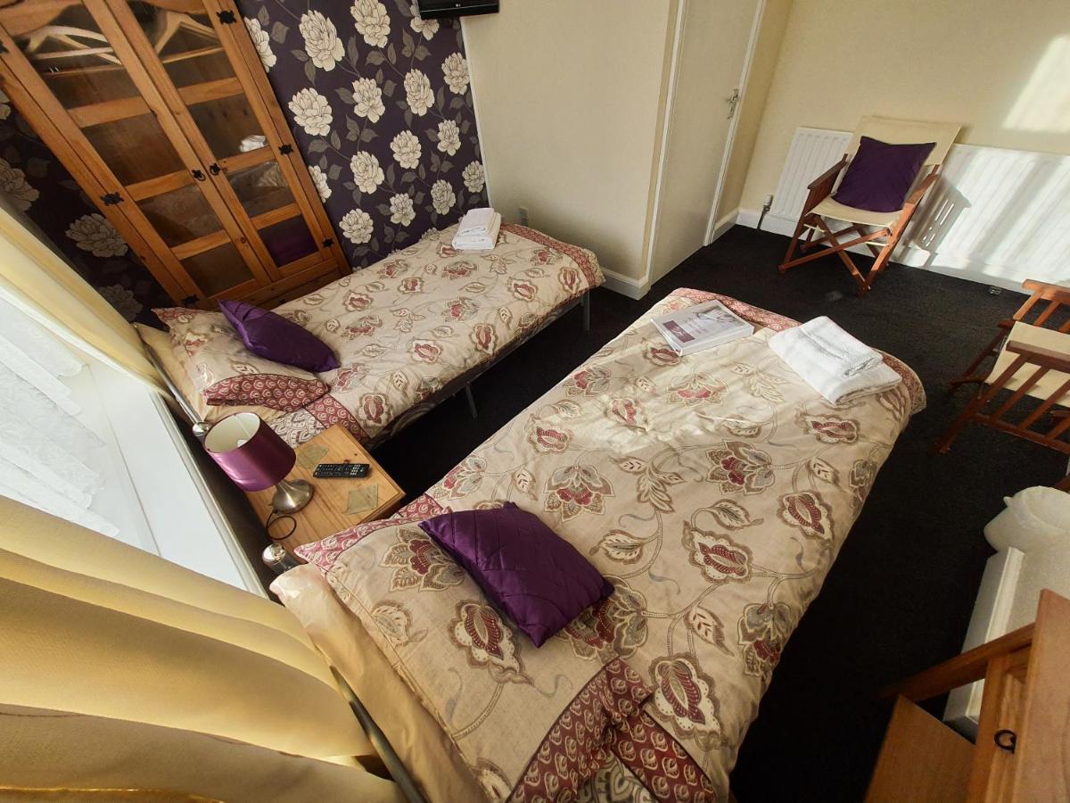 Caxton House Bed & Breakfast สเกคเนส ภายนอก รูปภาพ