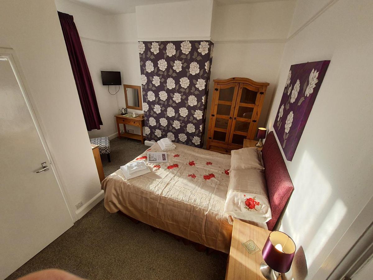 Caxton House Bed & Breakfast สเกคเนส ภายนอก รูปภาพ